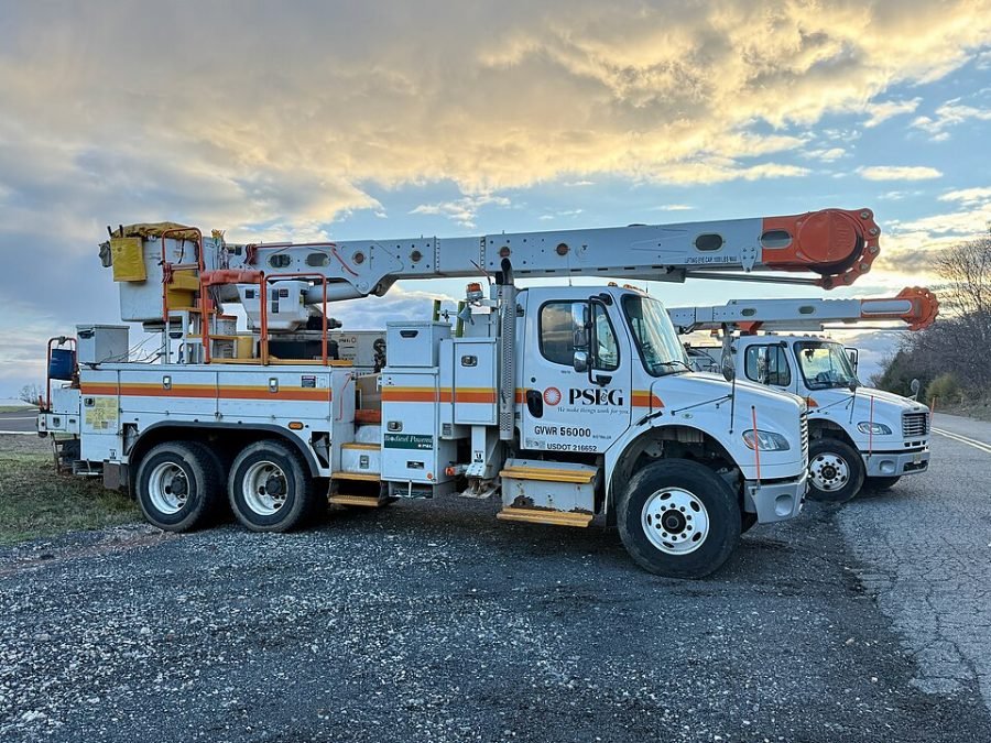 Bucket / Utility Truck